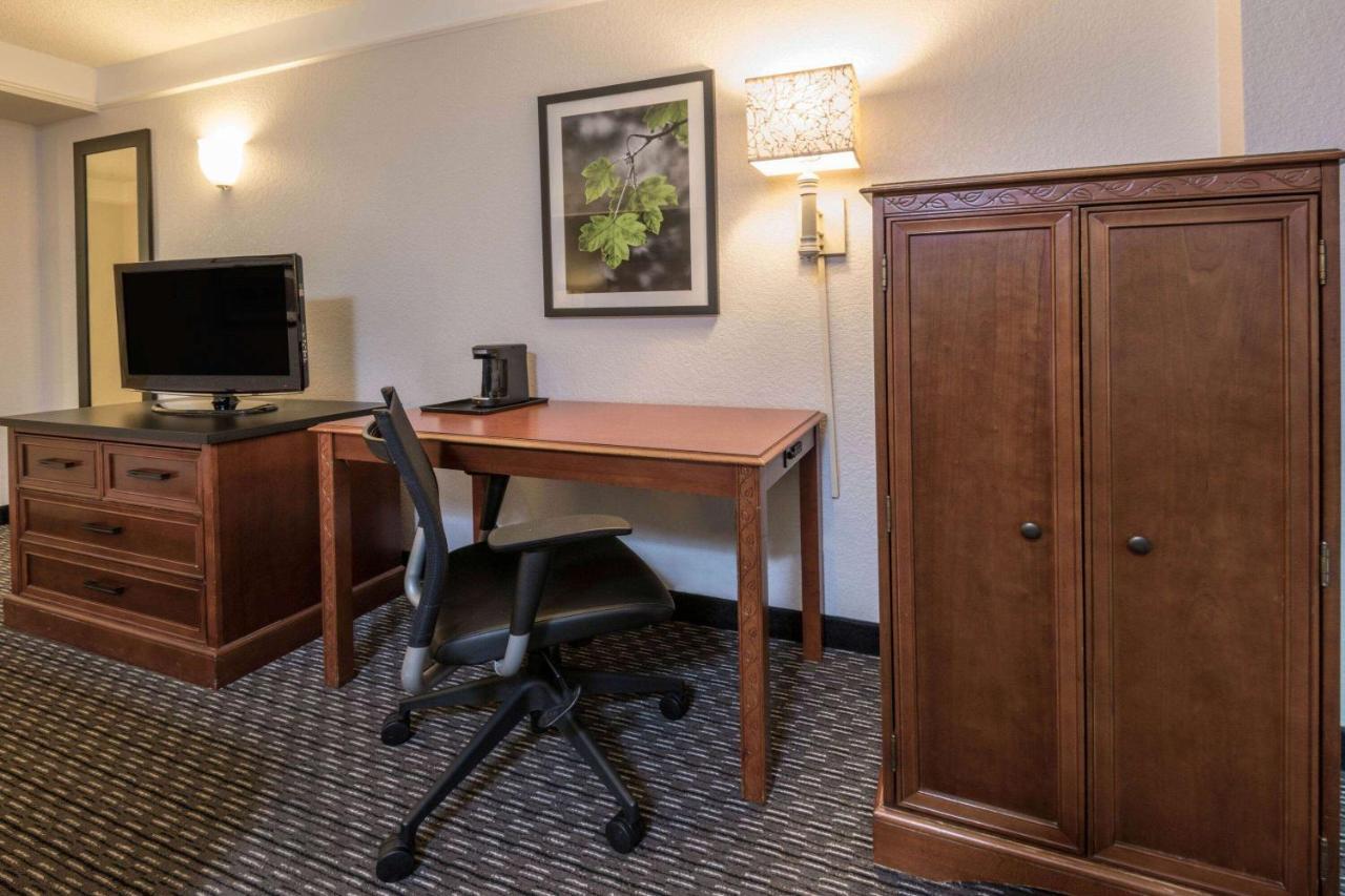 La Quinta Inn & Suites By Wyndham San Antonio Riverwalk Exteriér fotografie